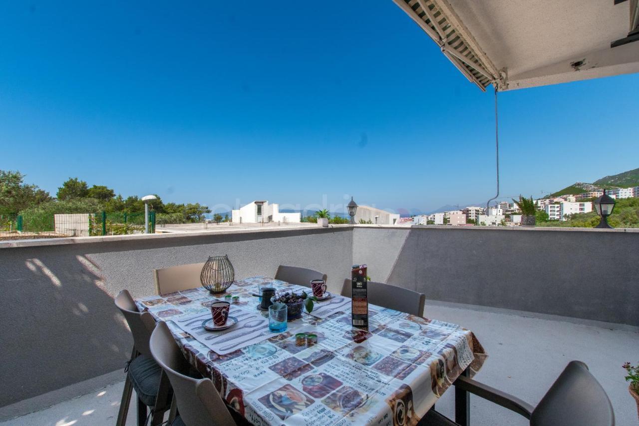 Apartment Vesna With Balcony & Free Parking Makarska Eksteriør bilde