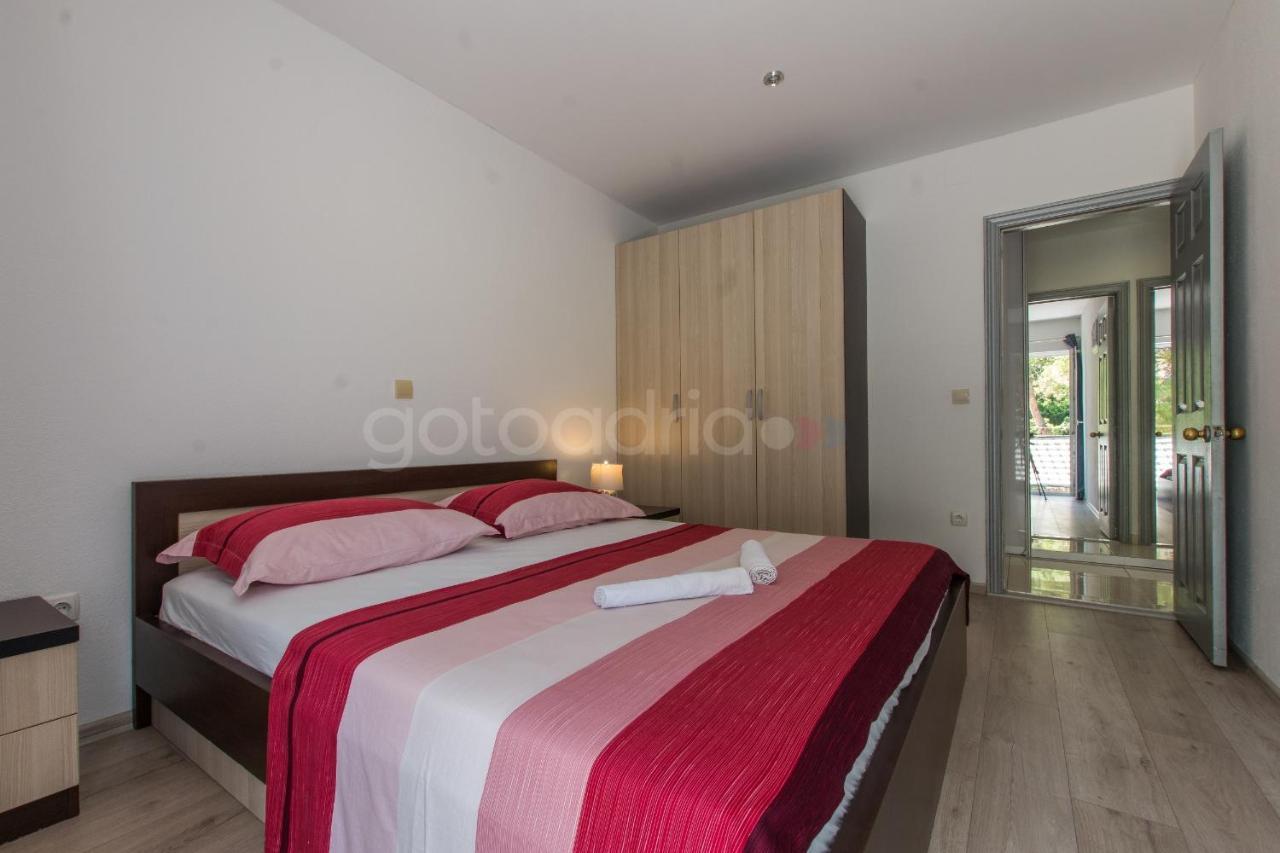 Apartment Vesna With Balcony & Free Parking Makarska Eksteriør bilde
